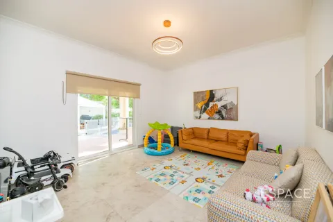 Villa in Meadows, Dubai 4 bedrooms, 373 sq.m. № 62289 - photo 9