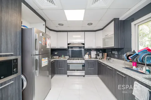 Villa in Meadows, Dubai 4 bedrooms, 373 sq.m. № 62289 - photo 8