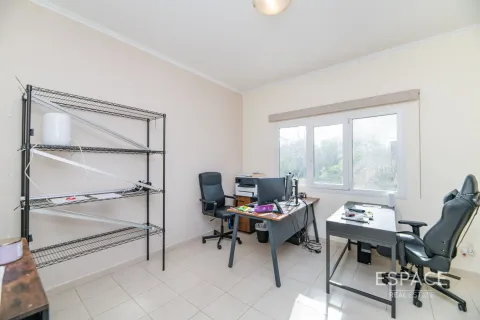 Villa in Meadows, Dubai 4 bedrooms, 373 sq.m. № 62289 - photo 15