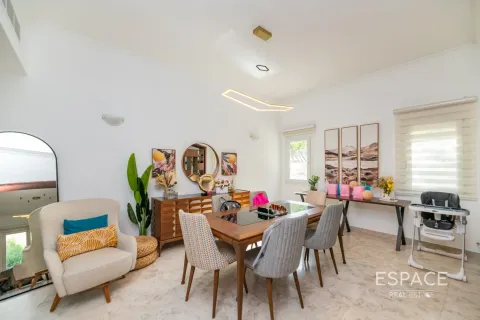 Villa in Meadows, Dubai 4 bedrooms, 373 sq.m. № 62289 - photo 3