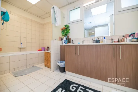 Villa in Meadows, Dubai 4 bedrooms, 373 sq.m. № 62289 - photo 12