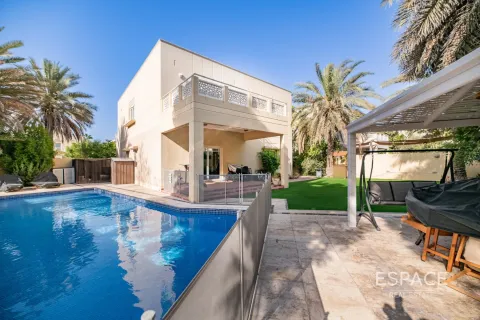 Villa in Meadows, Dubai 4 bedrooms, 373 sq.m. № 62289 - photo 2