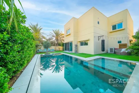 Villa in Meadows 8, Meadows, Dubai 4 bedrooms, 362 sq.m. № 122615
