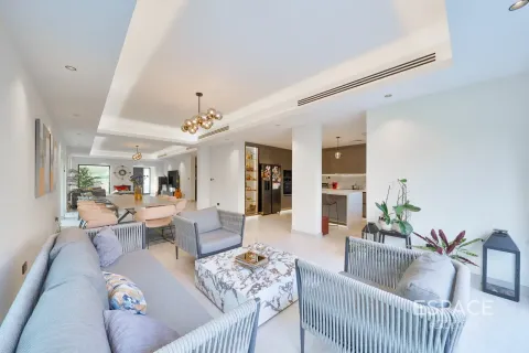Villa in Meadows 8, Meadows, Dubai 4 bedrooms, 362 sq.m. № 122615 - photo 5