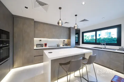 Villa in Meadows 8, Meadows, Dubai 4 bedrooms, 362 sq.m. № 122615 - photo 6