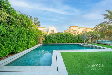Villa in Meadows 8, Meadows, Dubai 4 bedrooms, 362 sq.m. № 122615 - photo 20