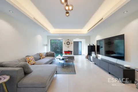 Villa in Meadows 8, Meadows, Dubai 4 bedrooms, 362 sq.m. № 122615 - photo 3