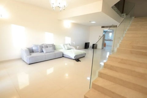 Villa in District 15, Jumeirah Village Circle, Dubai 4 bedrooms, 130 sq.m. № 96718 - photo 3