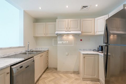 Apartment in Jumeirah Lake Towers, Dubai 2 bedrooms, 90.1 sq.m. № 42627 - photo 10