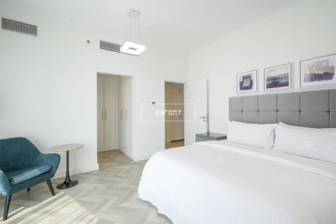 Apartment in Jumeirah Lake Towers, Dubai 2 bedrooms, 90.1 sq.m. № 42627 - photo 8