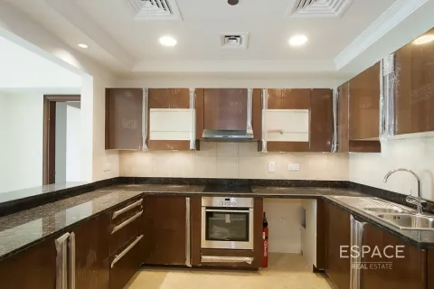Снять в аренду квартиру в Пальме Джумейре, Дубай: 2 спальни, 175м², № 61998 - фото 3