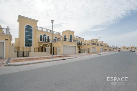 Снять в аренду виллу в Legacy Nova Villas, Jumeirah Park, Дубай: 4 спальни, 325м², № 61995 - фото 9