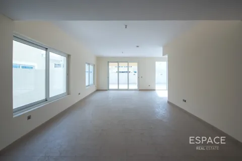 Снять в аренду виллу в Legacy Nova Villas, Jumeirah Park, Дубай: 4 спальни, 325м², № 61995 - фото 3