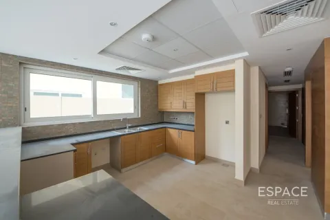 Снять в аренду виллу в Legacy Nova Villas, Jumeirah Park, Дубай: 4 спальни, 325м², № 61995 - фото 4