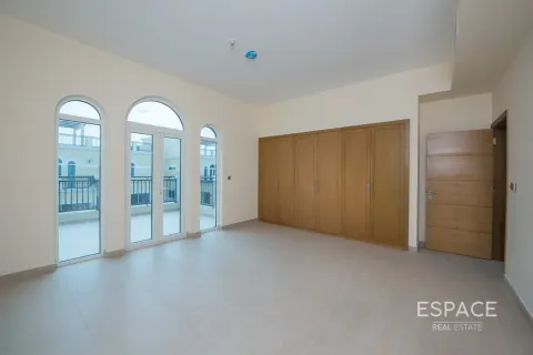 Снять в аренду виллу в Legacy Nova Villas, Jumeirah Park, Дубай: 4 спальни, 325м², № 61995 - фото 7
