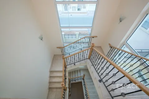Снять в аренду виллу в Legacy Nova Villas, Jumeirah Park, Дубай: 4 спальни, 325м², № 61995 - фото 5