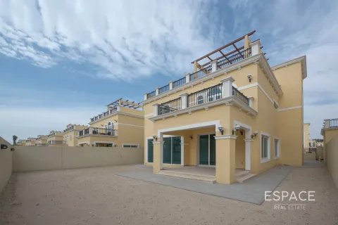 Снять в аренду виллу в Legacy Nova Villas, Jumeirah Park, Дубай: 4 спальни, 325м², № 61995 - фото 2