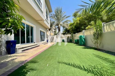 Купить виллу в The Villa, Дубай: 5 спален, 561м², № 57601 - фото 4