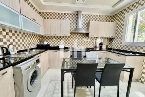 Купить виллу в The Villa, Дубай: 5 спален, 561м², № 57601 - фото 16