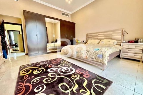 Villa en The Villa, Dubai, 5 dormitorios, 561 m², № 57601 - foto 4