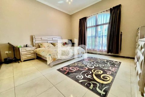 Villa en The Villa, Dubai, 5 dormitorios, 561 m², № 57601 - foto 5