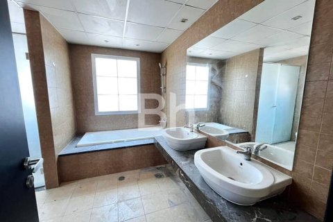 Villa in Jumeirah Village Triangle, Dubai 2 bedrooms, 62 sq.m. № 24894 - photo 10