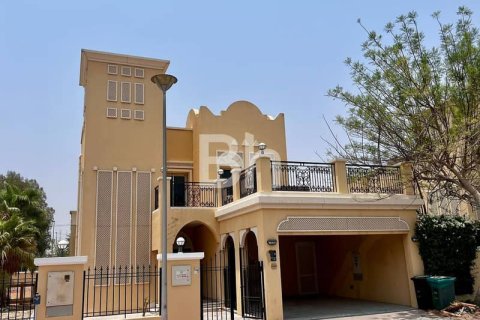 Villa in Jumeirah Village Triangle, Dubai 2 bedrooms, 62 sq.m. № 24894 - photo 1