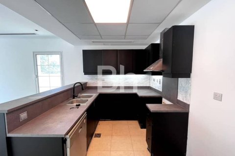 Villa in Jumeirah Village Triangle, Dubai 2 bedrooms, 62 sq.m. № 24894 - photo 16
