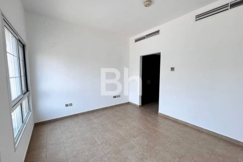 Villa in Jumeirah Village Triangle, Dubai 2 bedrooms, 62 sq.m. № 24894 - photo 6