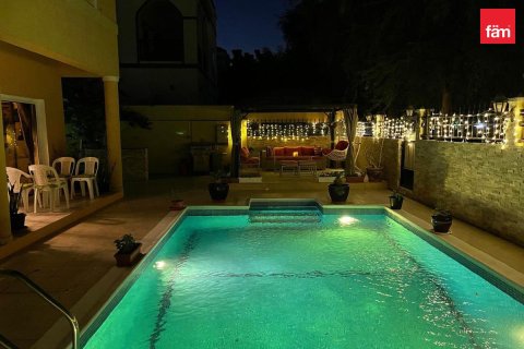 Villa in Dubai 5 bedrooms, 555 sq.m. № 139618 - photo 13