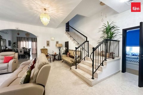 Villa in Dubai 5 bedrooms, 555 sq.m. № 139618 - photo 2