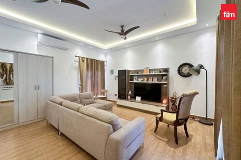 Villa in Dubai 5 bedrooms, 555 sq.m. № 139618 - photo 4
