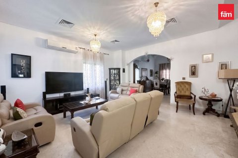 Villa in Dubai 5 bedrooms, 555 sq.m. № 139618 - photo 5