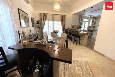 Villa in Dubai 5 bedrooms, 555 sq.m. № 139618 - photo 6