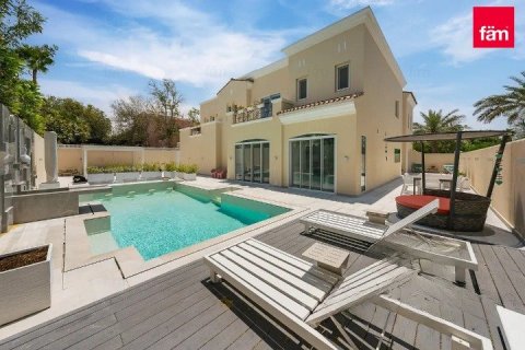 Купить виллу в Дубае: 6 спален, 755.5м², № 60206 - фото 1