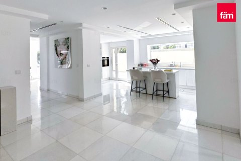 Купить виллу в Дубае: 6 спален, 755.5м², № 60206 - фото 3