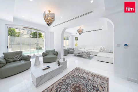 Купить виллу в Дубае: 6 спален, 755.5м², № 60206 - фото 9