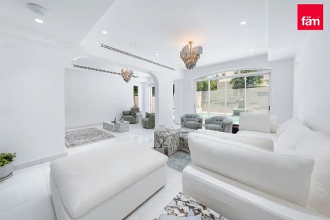 Купить виллу в Дубае: 6 спален, 755.5м², № 60206 - фото 24