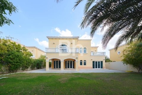 Villa in Jumeirah Park, Dubai 5 bedrooms, 435 sq.m. № 24327 - photo 1