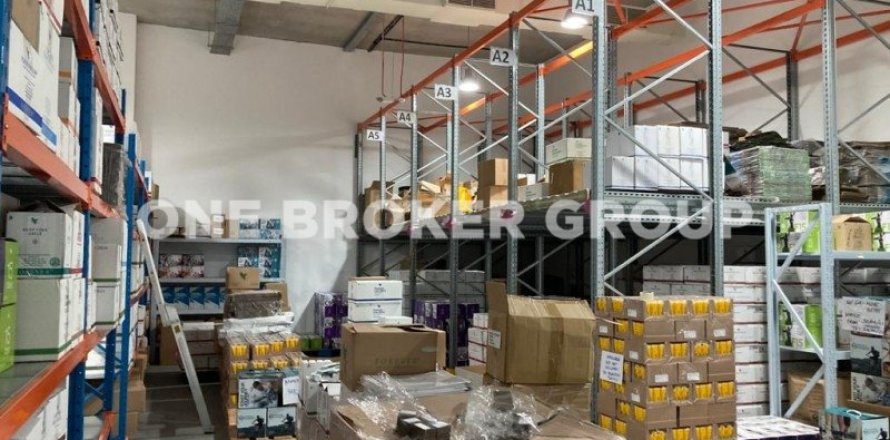 Office in Al Quoz, Dubai 3344.5 sq.m. № 221