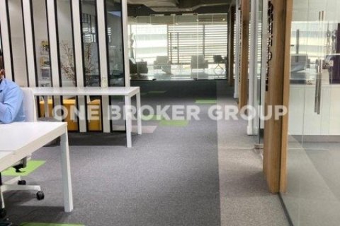 Office in Al Quoz, Dubai 3344.5 sq.m. № 221 - photo 11