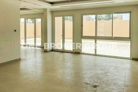 فيلا في البرشاء, دبي 4 غرف نوم, 381.5 م² رقم 217 - صورة 6