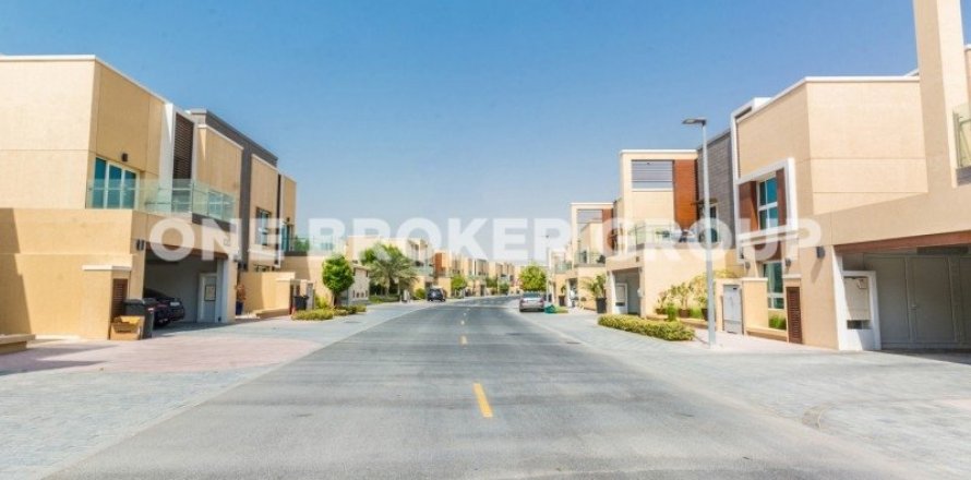 فيلا في البرشاء, دبي 4 غرف نوم, 381.5 م² رقم 217
