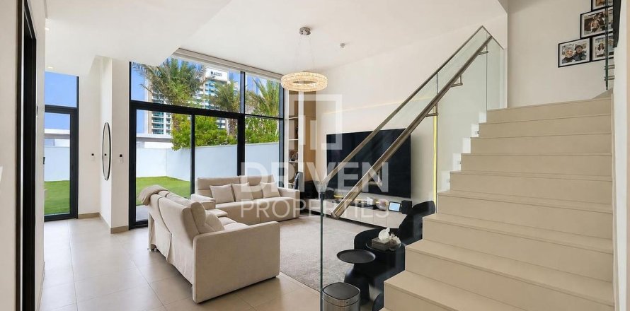 Adosado en Murooj Al Furjan, Al Furjan, Dubai, 4 dormitorios, 389.17 m², № 134401