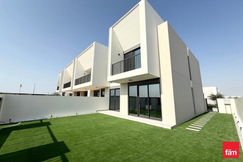 Снять в аренду таунхаус в Town Square, Дубай: 4 спальни, 281.8м², № 67316 - фото 1