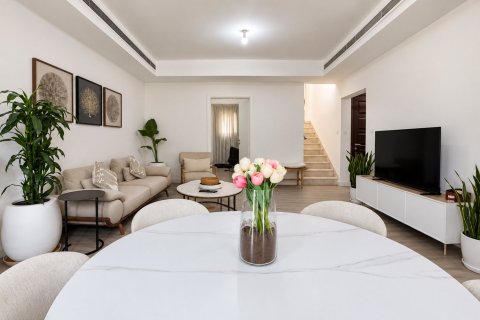 Villa in The Springs, Dubai 3 bedrooms, 219.42 sq.m. № 142116 - photo 12