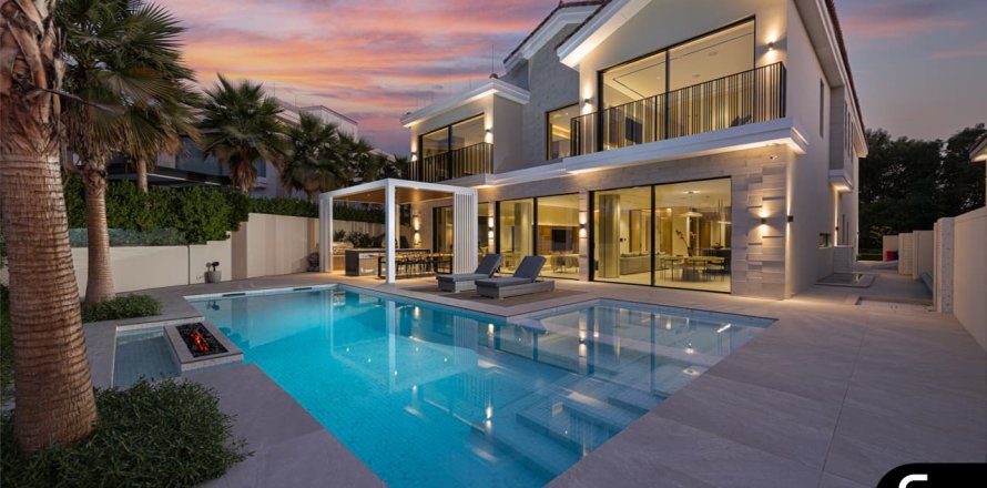 Villa à Jumeirah Golf Estates, Dubai, 7 chambres, 1034 m², № 75990