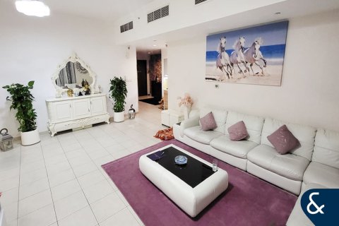 Купить квартиру в Executive Towers, Бизнес-Бэй, Дубай: 2 спальни, 169м², № 75985 - фото 2