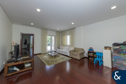 Villa in Green Community Motor City, Motor City, Dubai 4 bedrooms, 454 sq.m. № 75987 - photo 9