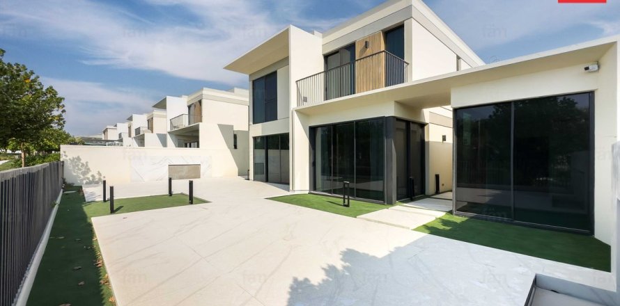 Villa in Tilal Al Ghaf, Dubai 5 bedrooms, 492.9 sq.m. № 90399